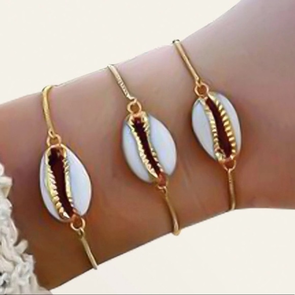Jewelry - 🌿 shell bracelet